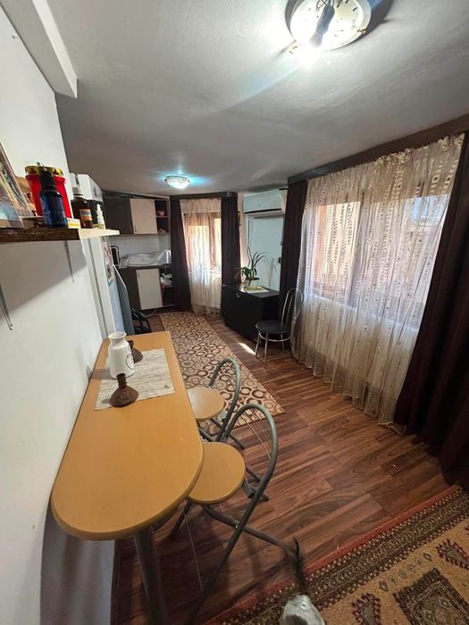 Vând apartament cu două camere decomandat