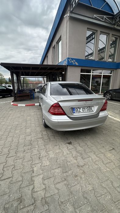 V/S Mercedess-benz c180 kompressor cu gpl