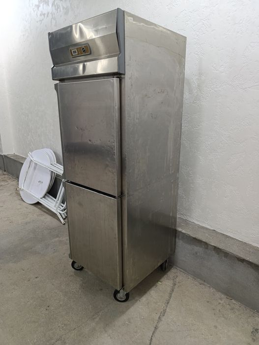 Продам промышленный морозильник.