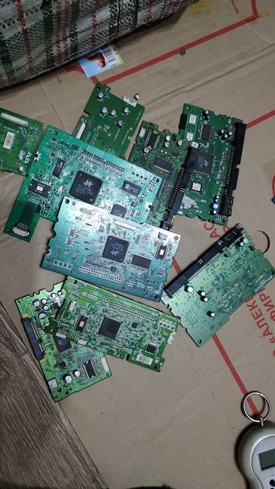 Платы от компьютеров , радиодетали.