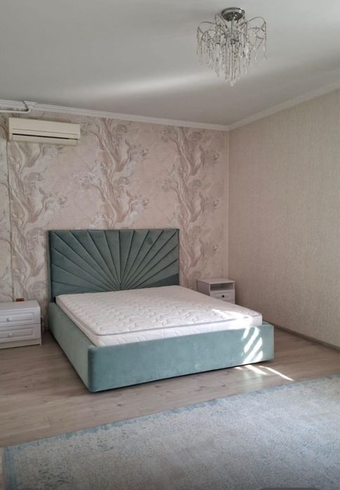 Диван, кровать, люстры