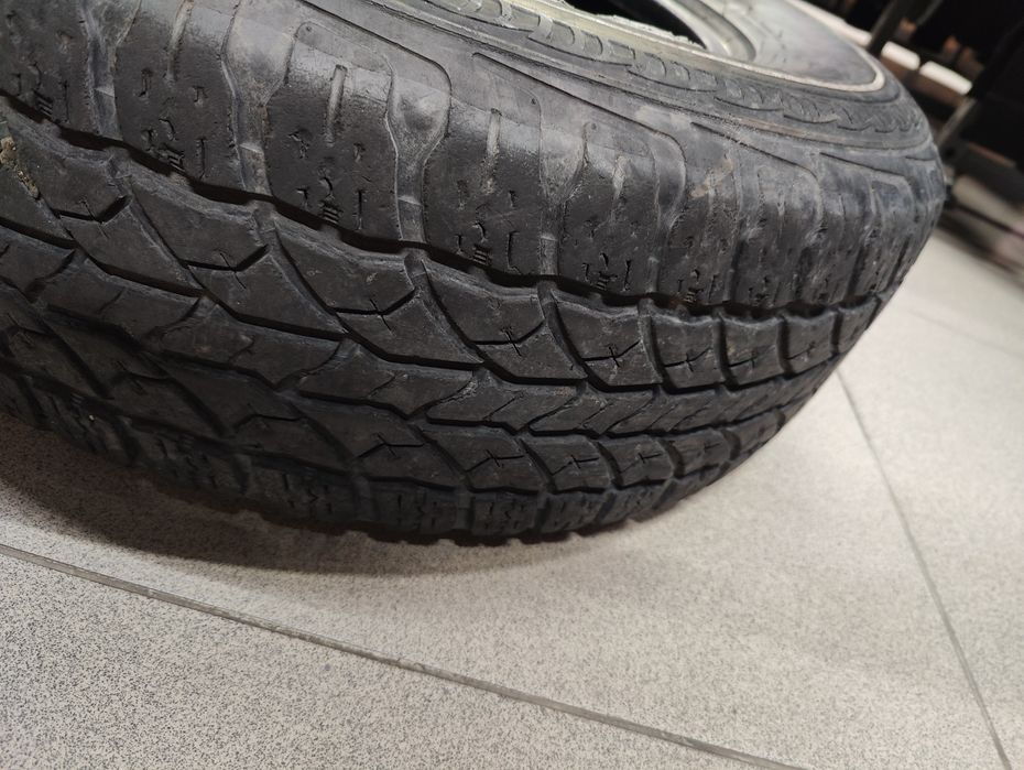 Продам шины 235/75 r15