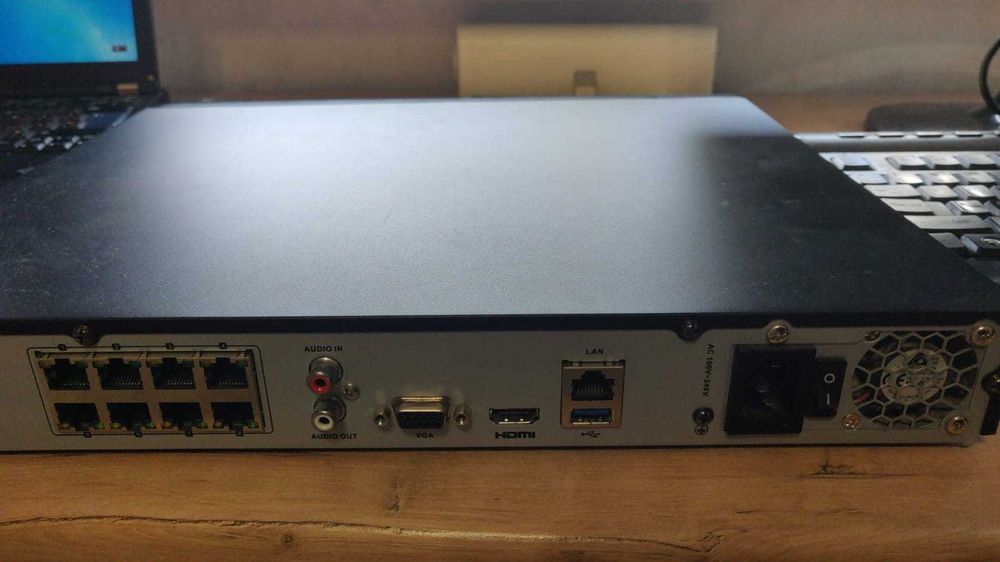 Видеорегистратор Hikvision DS-7608NI-E2/8P