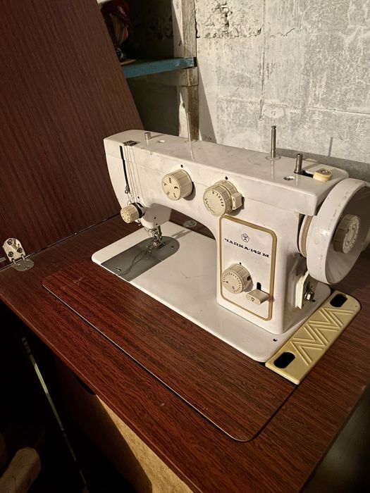 Швейная машина Чайка 142М