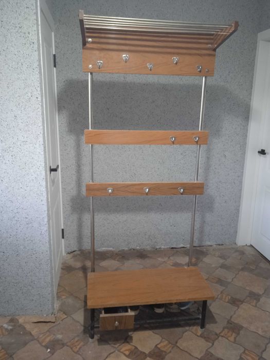 Продаю вешалку КМФ, домашнюю, на пять персон, 1988г