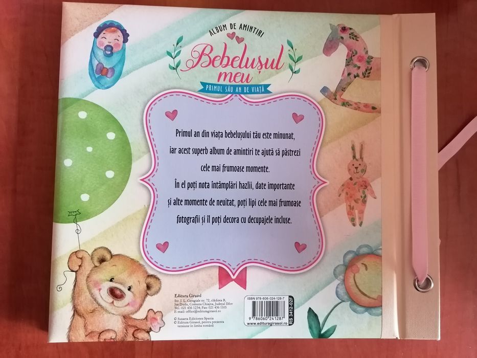 Albumul bebelușului model fetiță