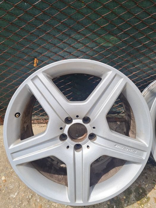 Vând doua jante AMG R19