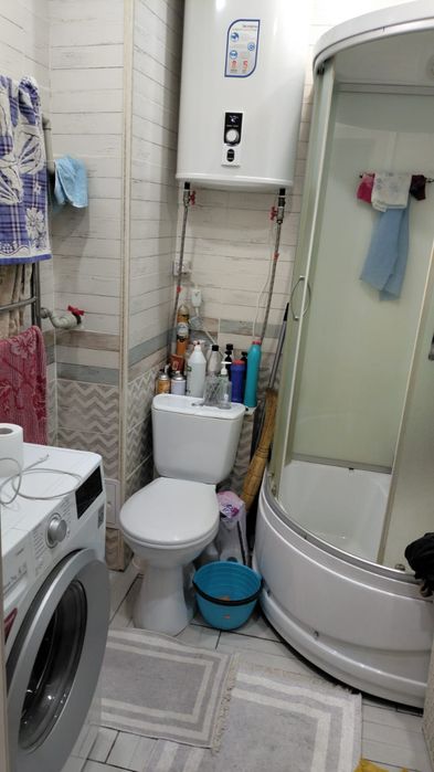 Продам 1 комн квар. 9-17,  1. этаж.