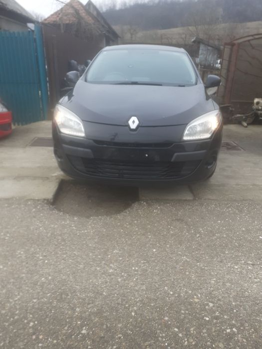 Dezmembrez Megan 3 2011 1.6 benzina