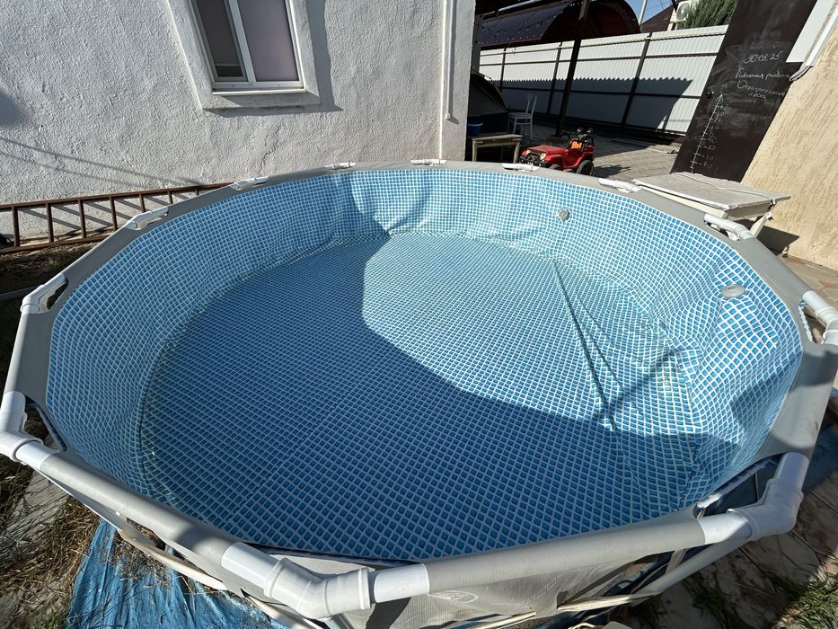 Продам каркасный бассейн Intex