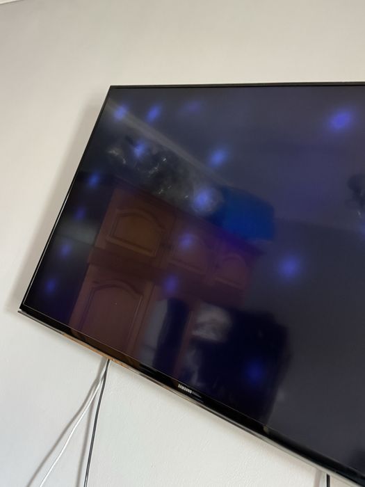 Телевизор с диагональ 107см