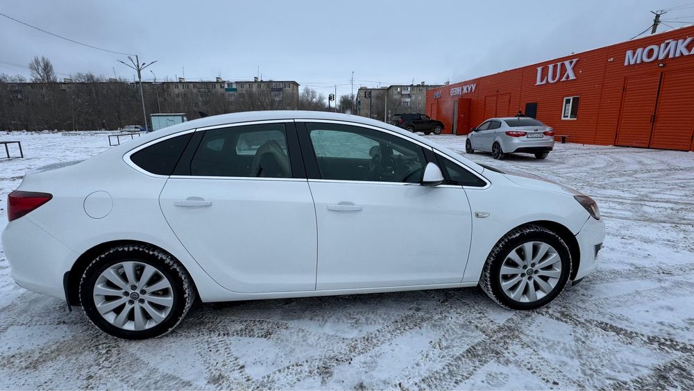 Продам опель астра j