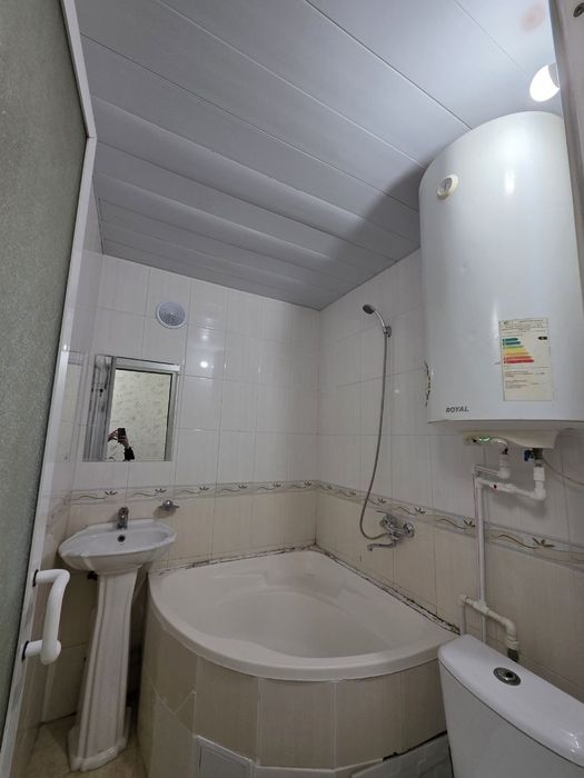 Продаётся люкс 2-комнатная квартира на 3-этаже. 1-остановка Микрорайон