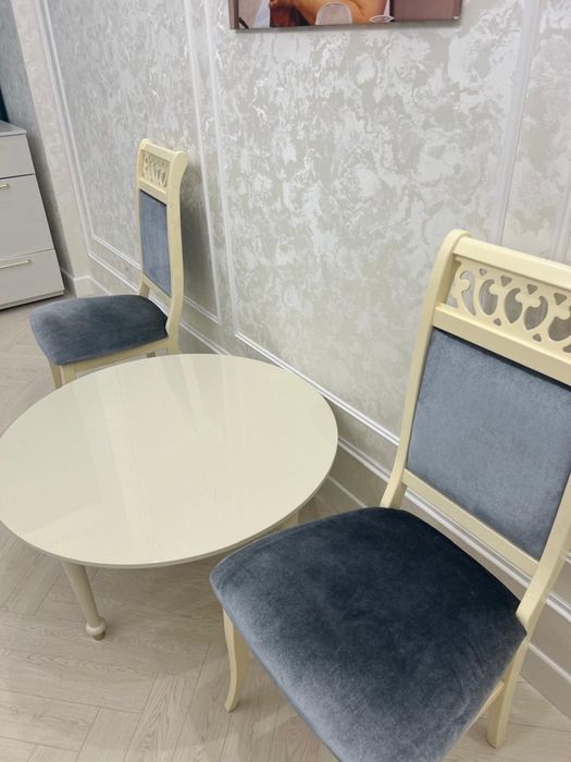 Продам стулья и стол