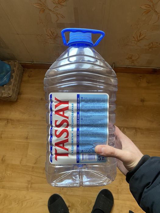 Продам 5 л бутылки Тассай