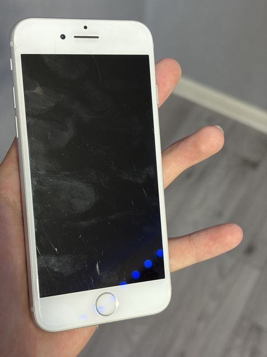 Продам iPhone 8 64 ГБ (White)