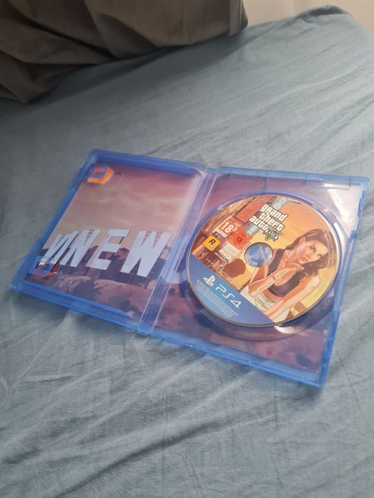 Vând sidiu GTA 5 pentru playStation 4