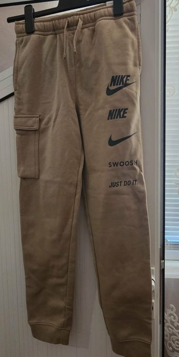Оригинално ново детско долнище Nike