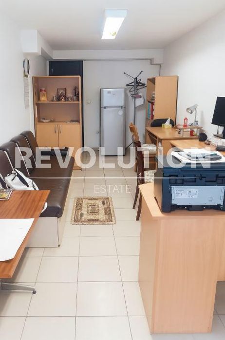 Дава се под наем Офис в Варна, Център - 25 кв.м за 225 € - Снимка #1