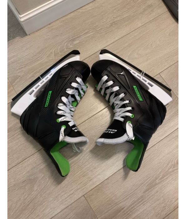 Продам коньки 44р новые