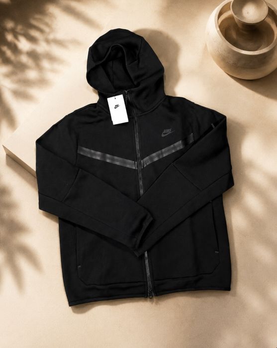 Продам Nike Tech Fleece Black