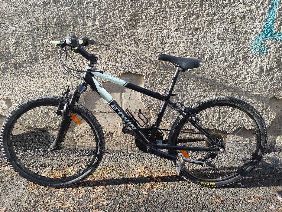 Vând bicicletă medie