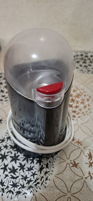 Rasniță de cafea nouâ fără cutie.