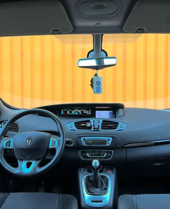 Vând Renault scenic  3