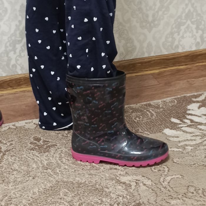 Продам детские резиновые сапоги