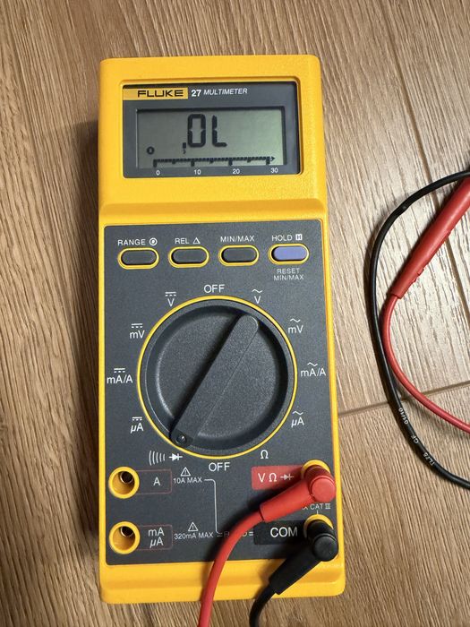 Мултицет FLUKE 27 Цифров LCD Vdc Vac Adc Aac Ohm F C Hz FLUKE