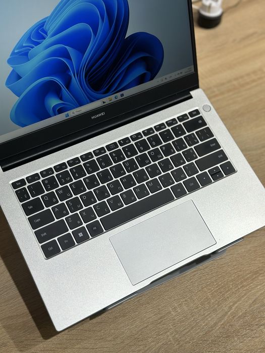 Huawei matebook i5-11 8/512