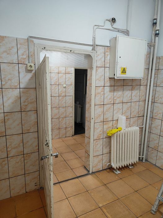 De inchiriat spațiu comercial la parterul blocului