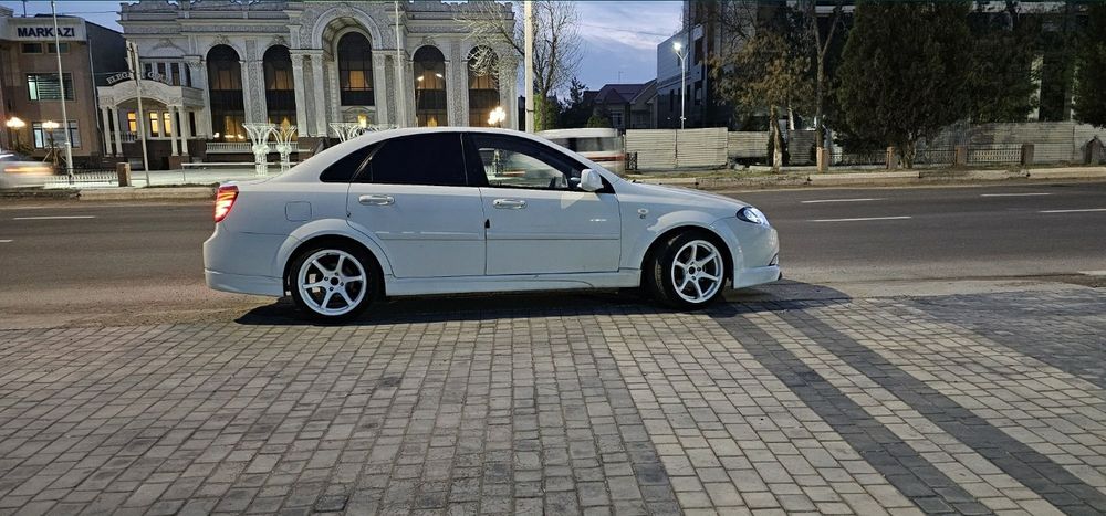 Advan racing rg2 r17