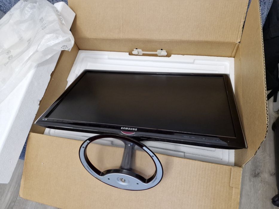 TV Monitor Samsung 27'' T27A550 Full HD 1080p cutie si cabluri