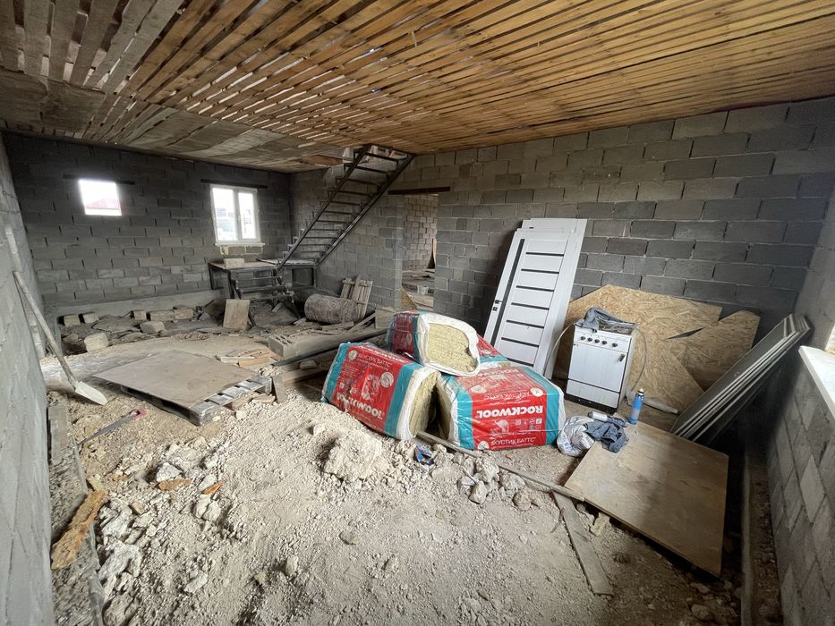 Аралтал новый незаконченный дом