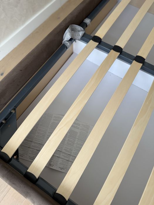 Pat 160x200 cu noptiere
