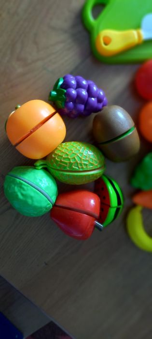 Cos cu fructe/jucarii