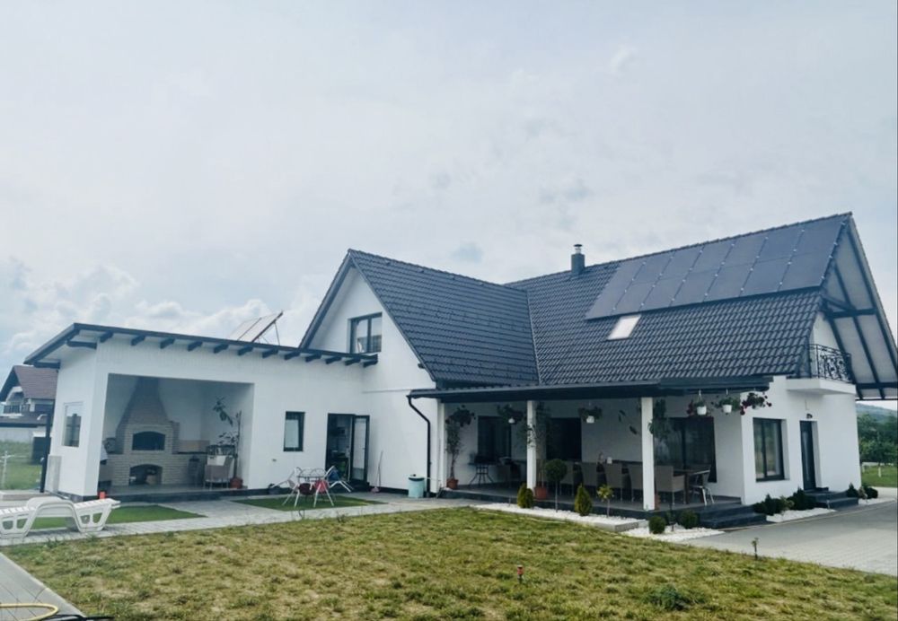 Vând 2 Case + Piscina + 1 Hectar Teren Intravilan cu utilitați