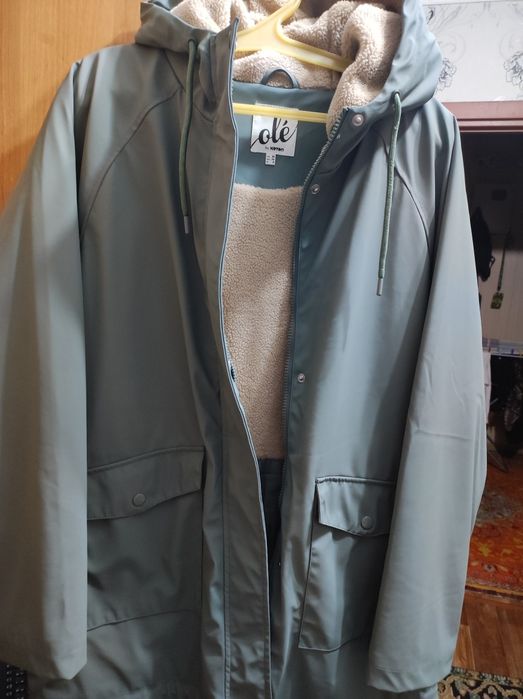 Продам женскую куртку весна-осень