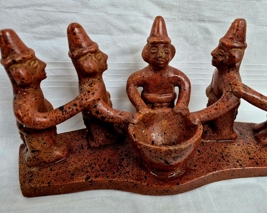 Figurină veche Cercul de Prieteni Tarahumara din lut roșu 30cm, handmade.