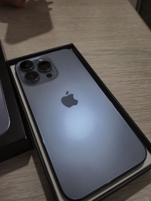 В продаже iPhone 13 pro синий графит