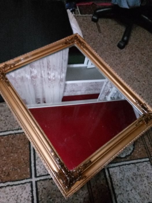 Зеркало в красивой раме