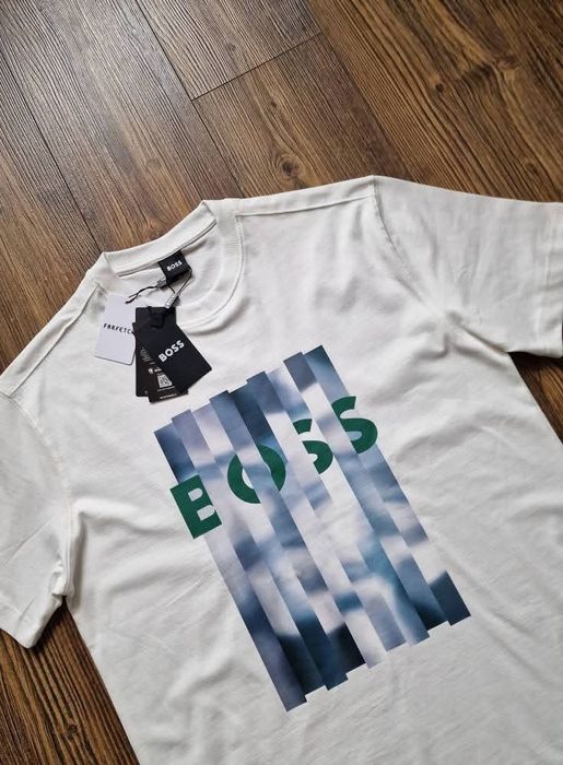 Страхотна мъжка тениска HUGO BOSS размер S