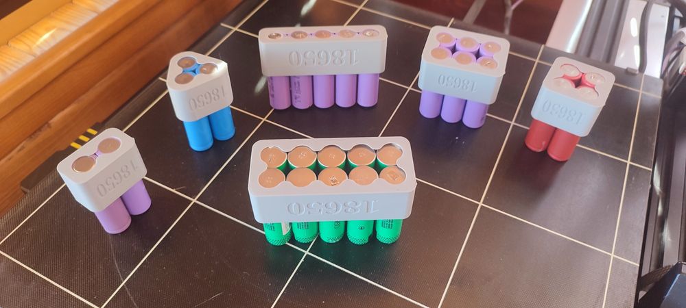 Холдери за батерии 18650