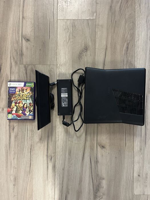 Xbox 360 – Consolă + 2 controllere + 52 jocuri + Kinect