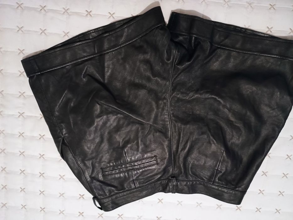 Кожени къси панталони
