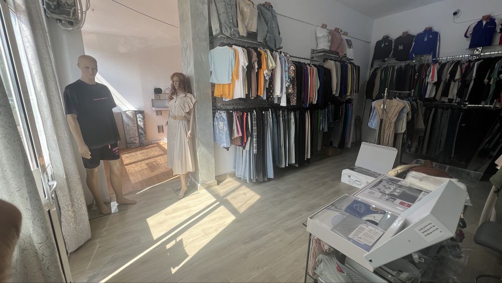 Vând afacere magazin de haine – marfă + amenajare completă