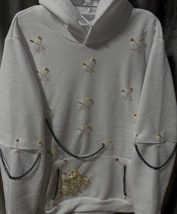 Hanorac cu detalii metalice!