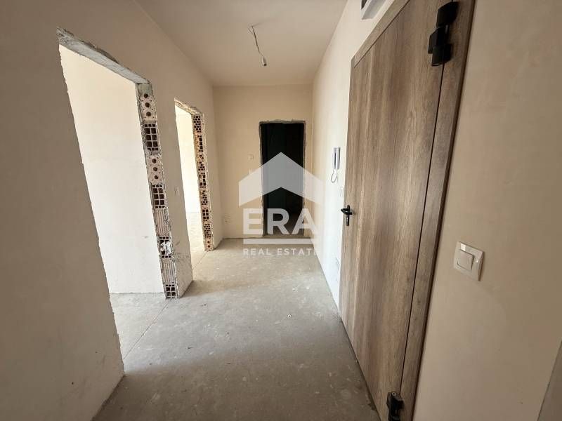 Продава се Двустаен апартамент в Варна, Изгрев - 78 кв.м за 903 €/кв.м - Снимка #4