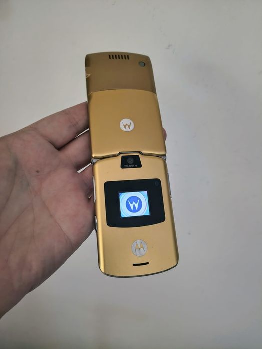 Motorola RAZR V3  ( liber de rețea)